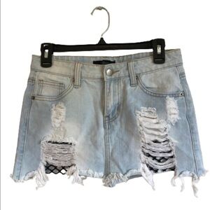 𝅺FOREVER 21 distressed jean shorts with netting Sm